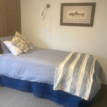 Anglers Adventure Paradise Cabin Bnb Wifi Parking Туранги Екстериор снимка